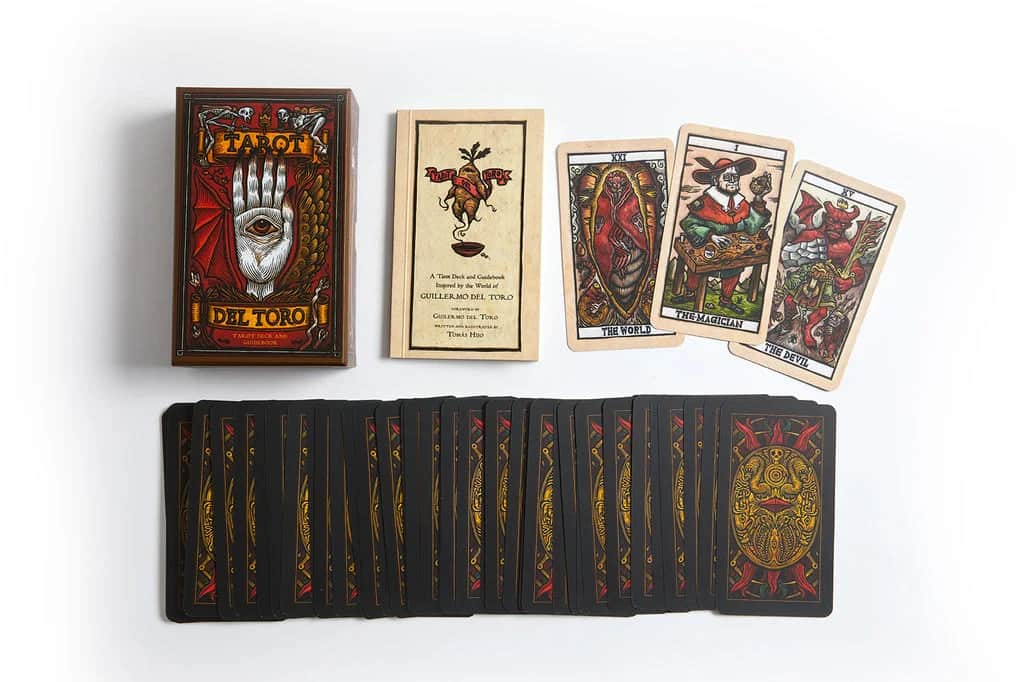 Tarot del Toro 的牌盒说明书与展开牌张