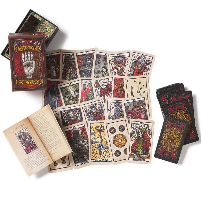 Tarot del Toro 的细线牌面与附册