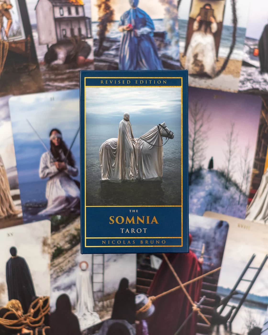 Somnia 修订摄影版牌组与盒装 官网产品图
